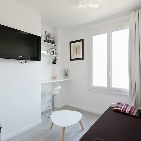 Joli Studio Porte De Versailles, Les Moulineaux *