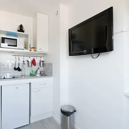 Joli Studio Porte De Versailles, Les Moulineaux