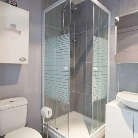 Joli Studio Porte De Versailles, Les Moulineaux Apartment *